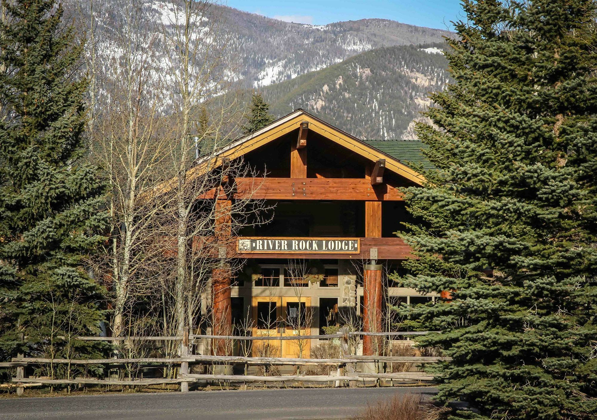 River Rock Lodge Big Sky Exterior photo